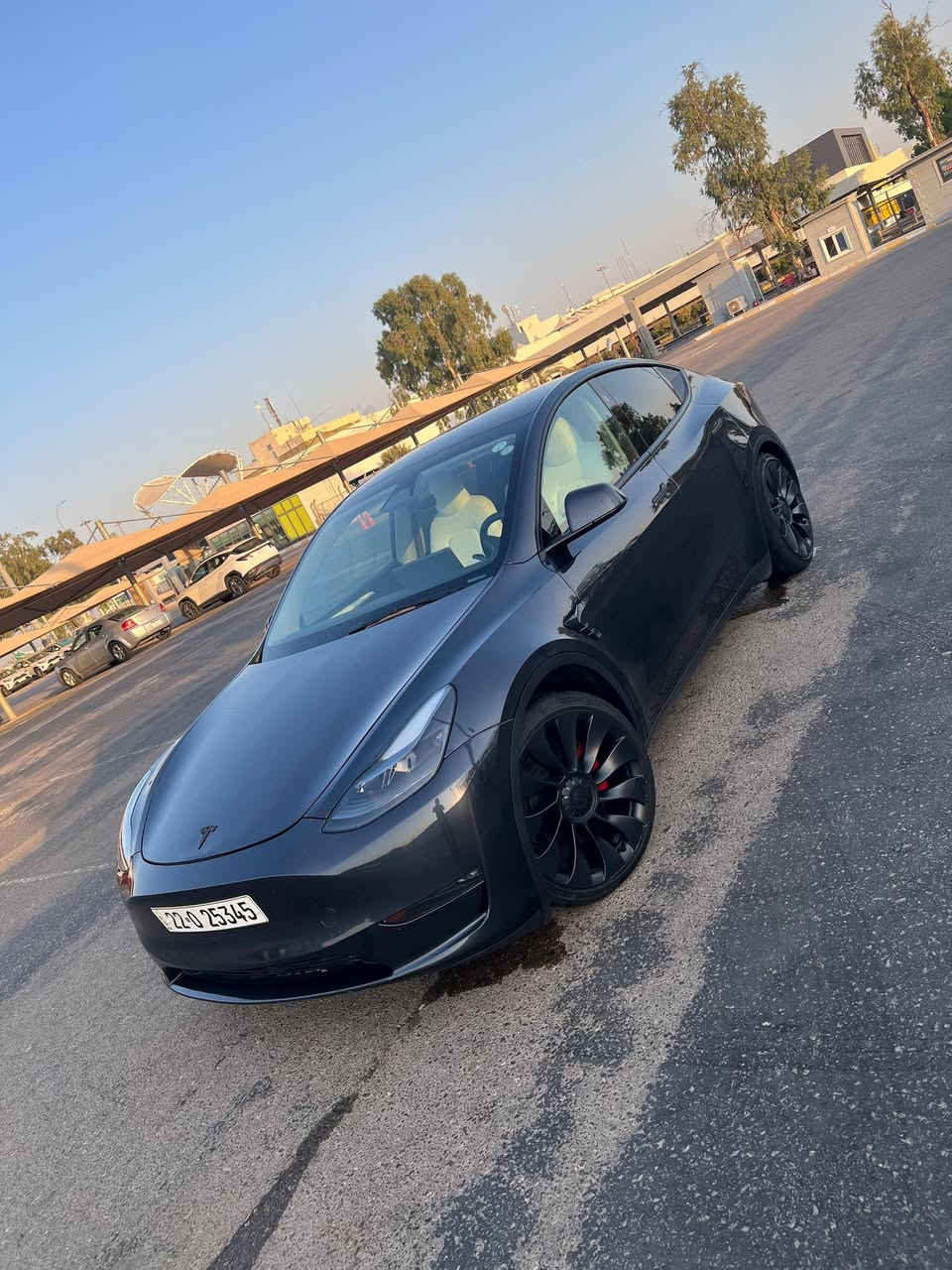السلام عليكم
♦️ للبيع فقط Tesla Model Y بيفورماس اون لاين 
♦️ اخر تحديث
🔷 رقم اربيل بأسمي شرط التحويل 
🔷 الموديل : 2024
♦️ ماشيه   : 10 ميل
🔷 فول مواصفات بيفورماس
♦️ داخل ابيض
🔷 تحكمات ستيرن
♦️ كشنات كهربائية
🔷 كامرات محيطيه
♦️ الدفع: رباعي
♦️ دبل مطور
🔹 كهرباء بالكامل 100%
♦️ تسارع قوي واستجابة فورية
🔹 مدى ممتاز للشحنة الواحدة 550 كيلو متر
🔷 حادثه : صبغ بنيد فقط
♦️ رقم شاصي : 7SAYGDEF0RA331193
🔷 اي نقص مابيه تستلم جاهز
♦️ السعر:215 بيه مجال شرط مالتك بيفورماس هيج سعر
🔷 مكان سياره بغداد الكرخ ابي غريب

📞 *********** وتساب
