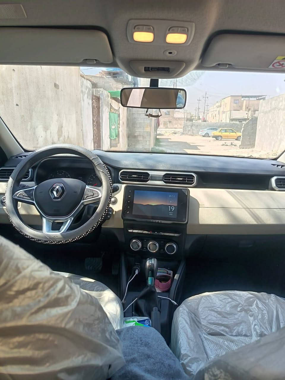 رينو داستر مديل 2025خليجي شكل جديد سياره زيور صالهه 4 شهر من مستلمهه على وظع شركه رقم بيها مؤقت عادي تترقم اي محافظه مكينه 1600 نسيان 5راكب ترحيب كامره دواره ويل كب هواي مواصفت بيها السعر 120 هاتف *********** البصرة, العراق
