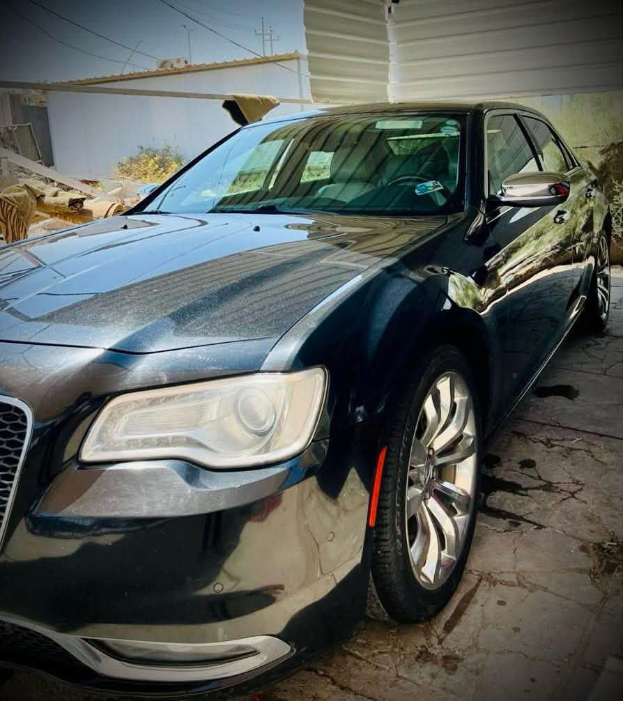 السلام عليكم
كرايسلر c300 (خليجي)
موديل 2015 اللون اسود صدفي 
فول مواصفات:
بانوراما 
كشنات خزن
كشنات تدفئة تبريد امامي خلفي تدفئة
تدفئة ستيرن 
حساسات امامي خلفي 
وباقي المواصفات المعروفة
كاملة من كلشي 

رقم سليمانية بأسمي 

السعر خاص  
العنوان الديوانية مركز
رقم/***********
