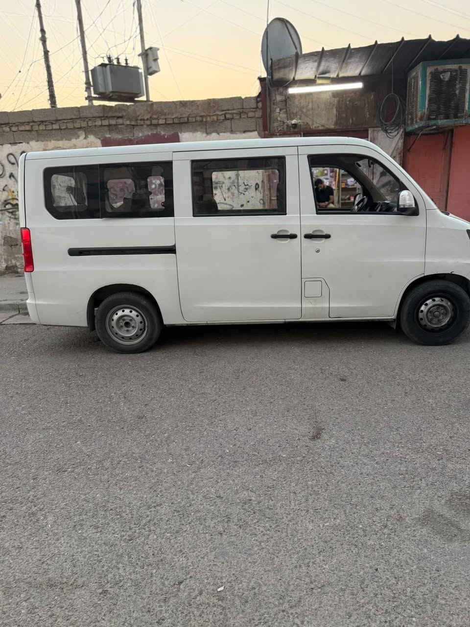 للبيع نظيفة أخت الجديدةماشية ٦٠ الف جاهزة السعر ٦٠ ورقة بغداد شهداء البياع ***********
