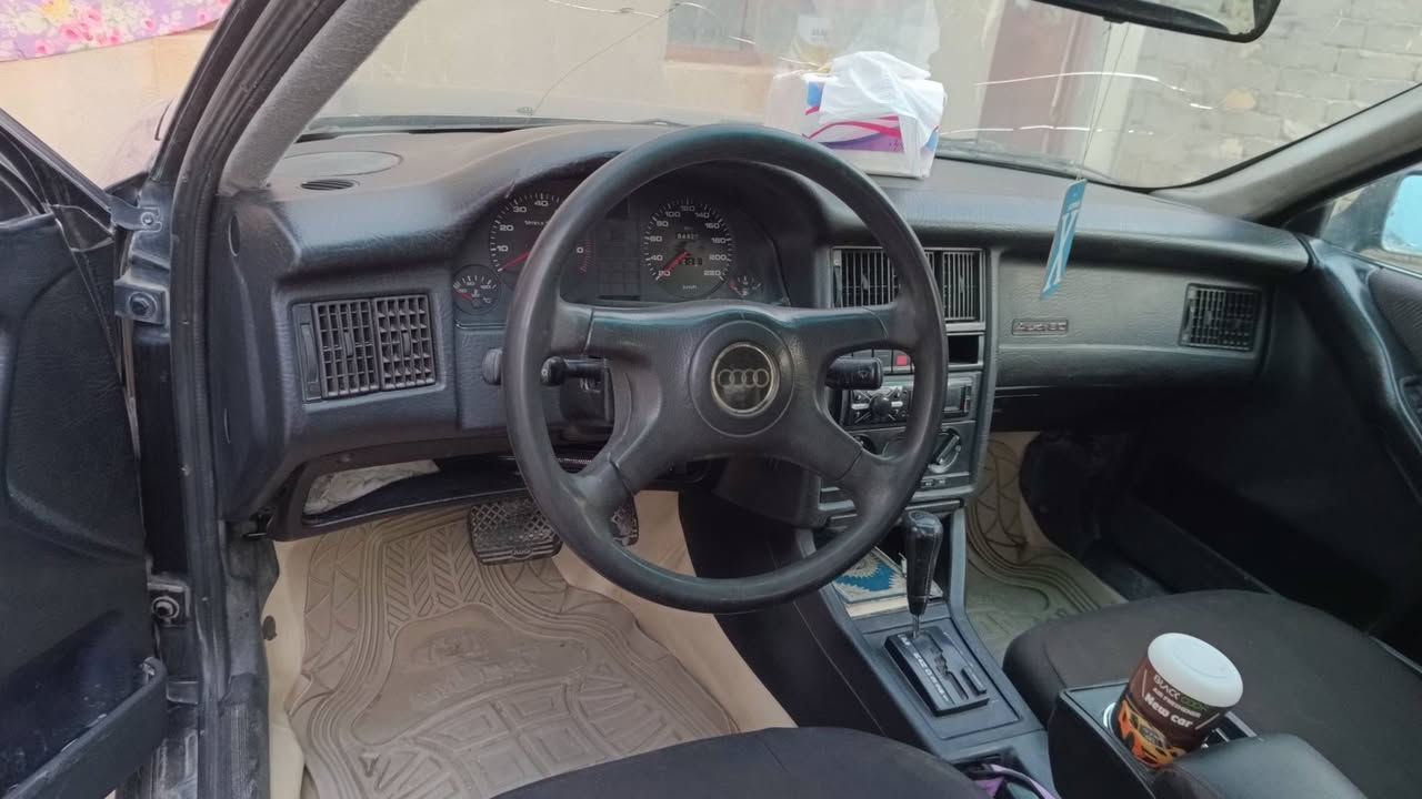 أودي 80 1993 رقم بغداد سنويه لل31
گير أوتو تخم تاير قبل يومين شديته كهربائيات كلها شغاله تبريد خير من الله حداديه  محرك 2000 دوش بيه لاستيك ولف شرط شرط حداديه وصبغ الشركه بيها اجراد قليل دواخل جدد مكانها الناصريه 
‏‪***********‬‏ متواجد واتساب للتفاصيل اكثر ماسنجر ماعندي 
السعر 41 بيه مجال 
وشرط تحويل
