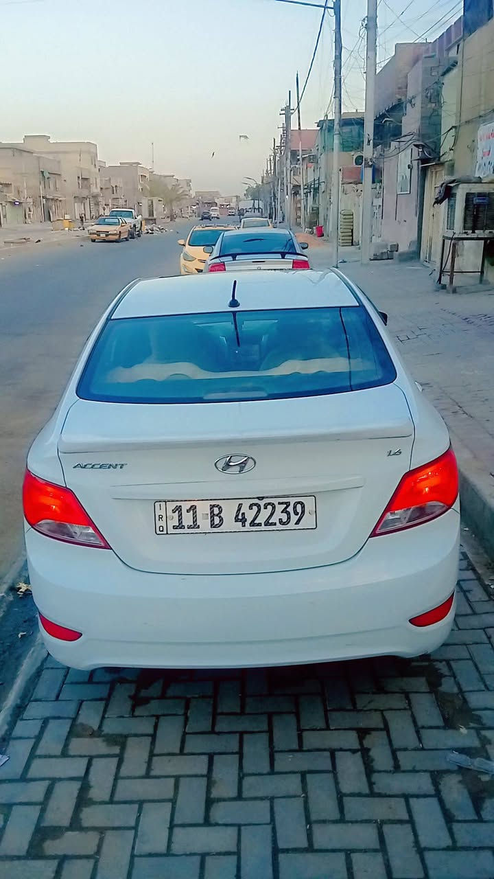 السلام عليكم 
سياره اكسنت خليجي 2016ابيض خصوصي
مواصفاتها 
محركهه 1600
فتحه سقف
شاشه 
مكانه بغداد 
السعر95ورقه 
التواصل ***********
