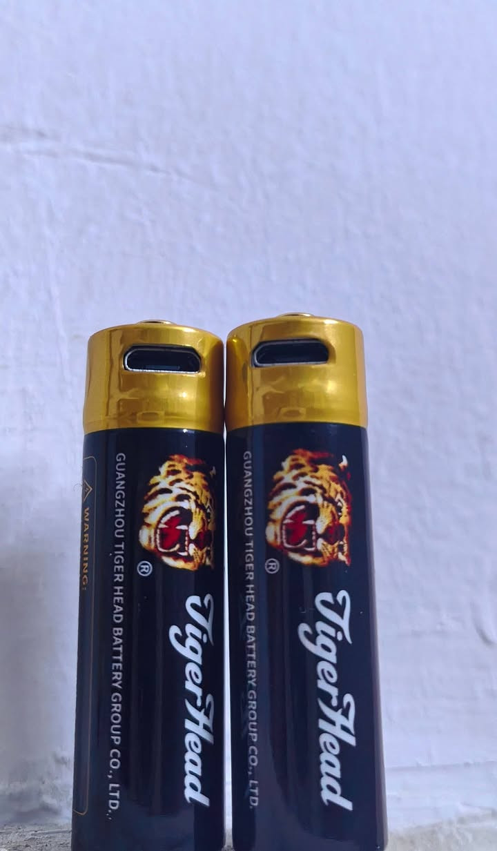 السلام عليكم جماعت الاكسبوكس سيريس ول اكسبوكس وان او ادي يحب يستخدمهن الاي جهاز الكتروني يحتاج بطاريات يتوفر عندي بطاريات تايكر هيد اصلي مع الضمان بطاريات تدوم لاكثر من 3 سنين او فوك ال 1000 دورة شحنة بطاريات تغنيك عن البطاريات العادية حجم البطاريات يكون 2800 ملي امبير ويجي وياهن كيبل شحن مايكرو يوسبي وتشحن البطاريات من اي راس شحن عندك بل بيت وعند الشحن اذا تلعب بجوستك اطول عندك هوايي اكثر من اي بطارية ة موجودة من اسبوع وفوك توصل للشهر حسب استخدامك تنسة دوخة الباتريات وخلص الباتري بسرعة بطاريات تايكر اصلية ومعروفة ومجربة الله شاهد دامت عندي 3 سنين ولحد الان استخدمهن ولي مستخدمهن ينزل تجربتة بل تعليقات موجود عندي وجبة خير من الله تاخذ اكثر من قطعتين اخصملك السعر 8 الاف دينار توصيل بغداد كل المحافضات 5 الاف للطلب او استفسار راسلني خاص او ع الرقم *********** واتساب موجود
