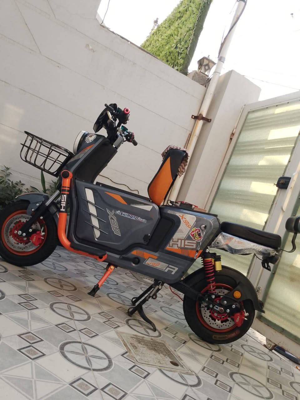 للبيع نظيفه كلش بيه خلل بسيط بس سرعه مالته تقفل المكان بهرز حي الشرطه ***********  سعر ٣٥٠  واذا اكو مراوس R9
