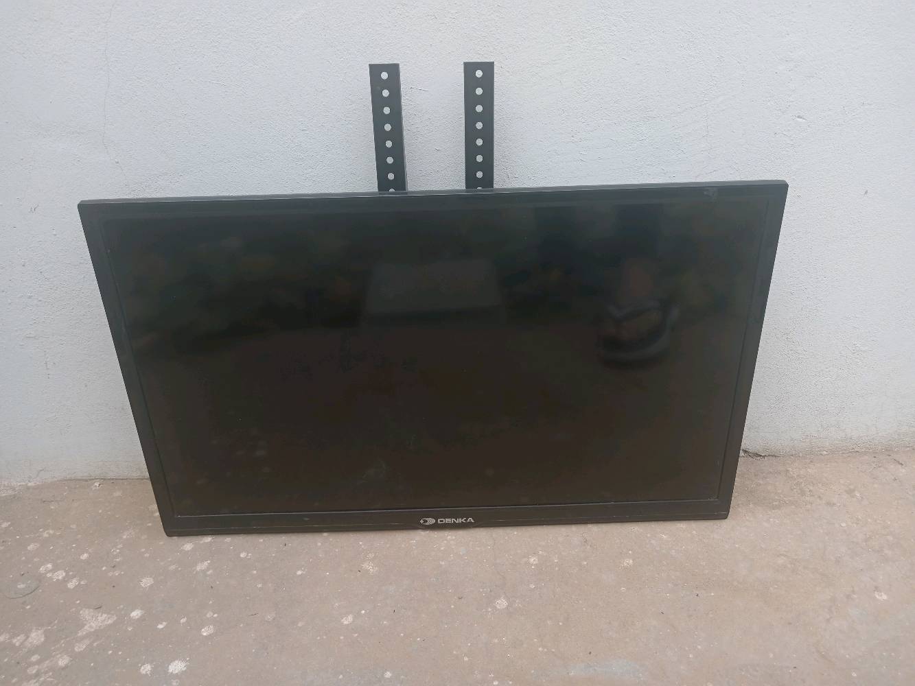 تلفاز جديد • كسر بسيط • منافذ HDMI VGA