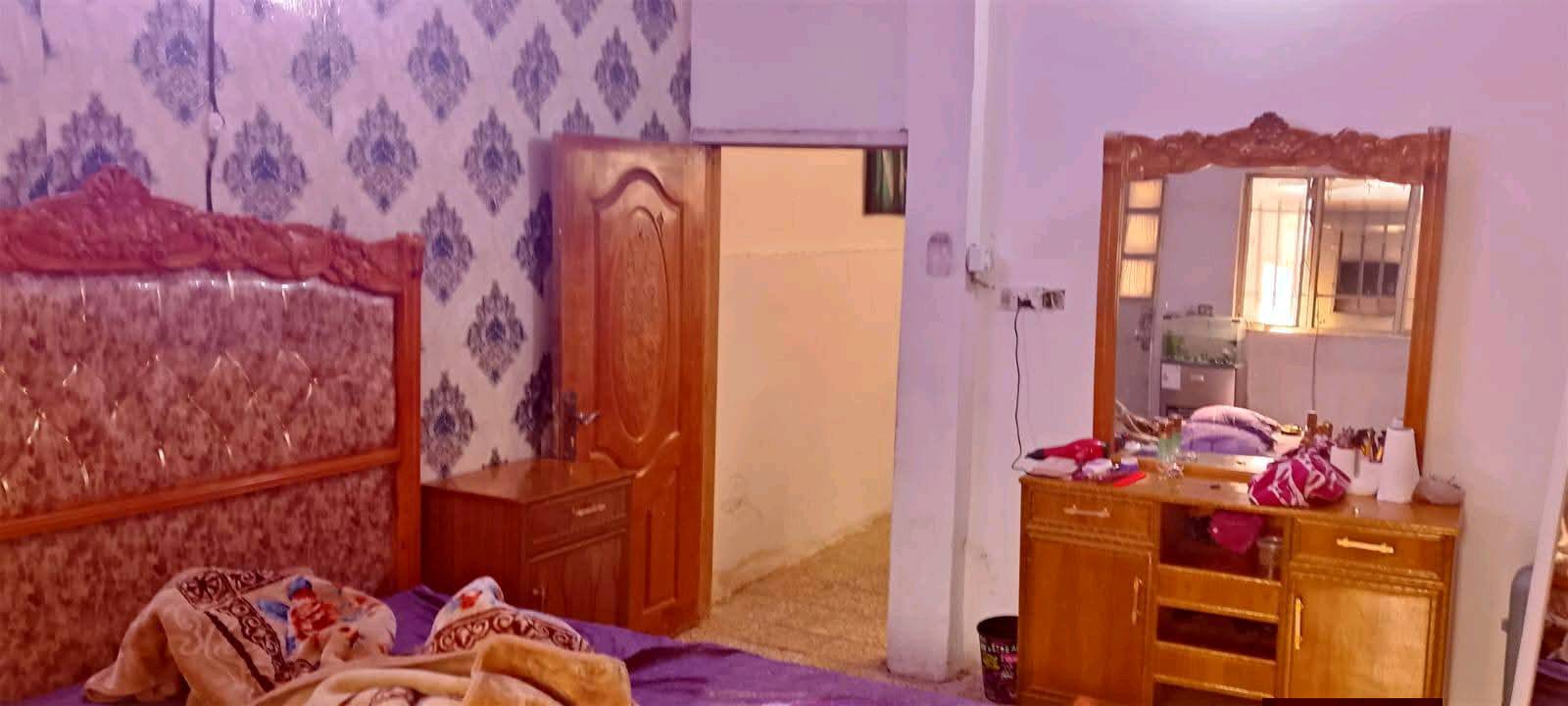 بيت للبيع 
المكان السعب الجمعيات شارع حلاقه محسن
طابو صرف 
المساحه 80
السعر 105 قفل
للستفسار 
***********