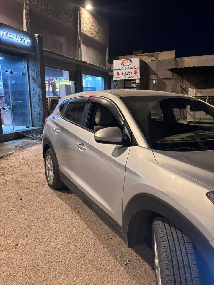 توسان 2019 وارد امريكي
السعر 155 وبيها مجال 
مواصفاتها HTRAC 
مكينة 2.0 
الحادث باب وجاملغ 
الباب تعدلت وانصبغت هنا والجاملغ بدلنا بواحد جديد
ايرباك مصفر 

للتواصل ***********
