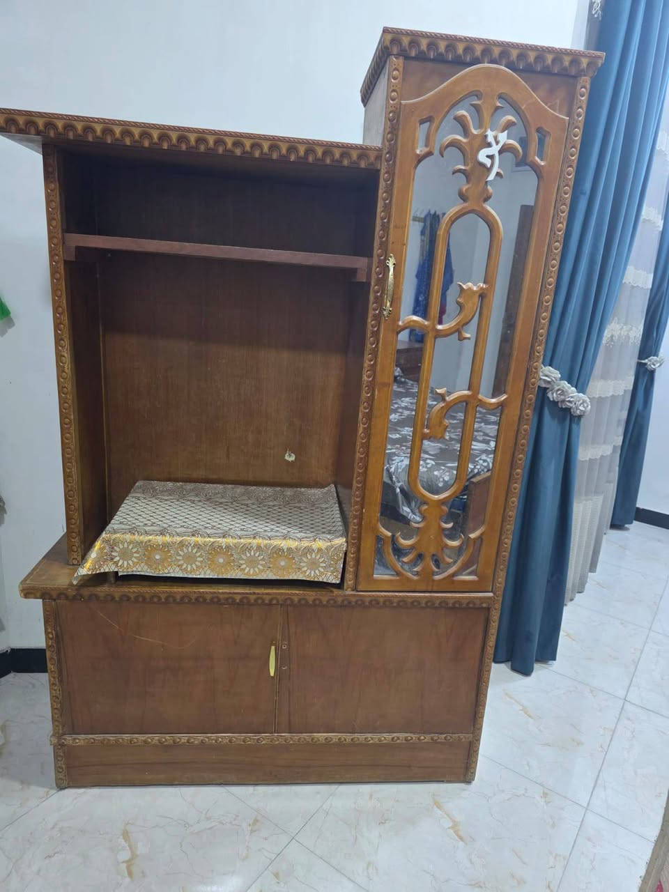غرفة اخشاب صاج مع بوفية للبيع ***********
