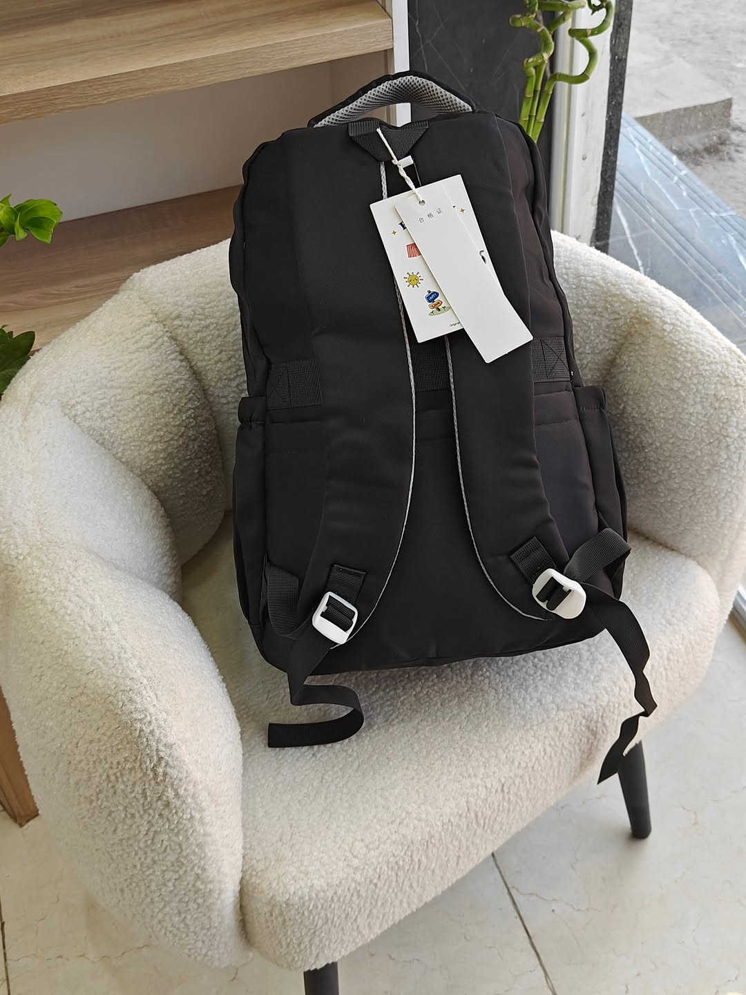🎒 حقيبة مدرسية حجم كبير 💗💜🖤
عملية وواسعة، مناسبة للمدرسة وتكفي كل مستلزماتچ 📚✨
• الحجم كبير وواسع.
• تحتوي على 4 سحابات و6 خانات.
• القماش ضد الماء 💧
• الظهر مبطن بالإسفنج لراحة أكثر.
🎨 الألوان المتوفرة:
🖤 الأسود
💗 الوردي
💜 البنفسجي
💰 السعر: 18 ألف فقط
🚚 التوصيل لجميع محافظات العراق: 5 آلاف

📸 التصوير حقيقي من داخل المحل 🌱
للطلب والاستفسار دزولنا خاص 🤍
