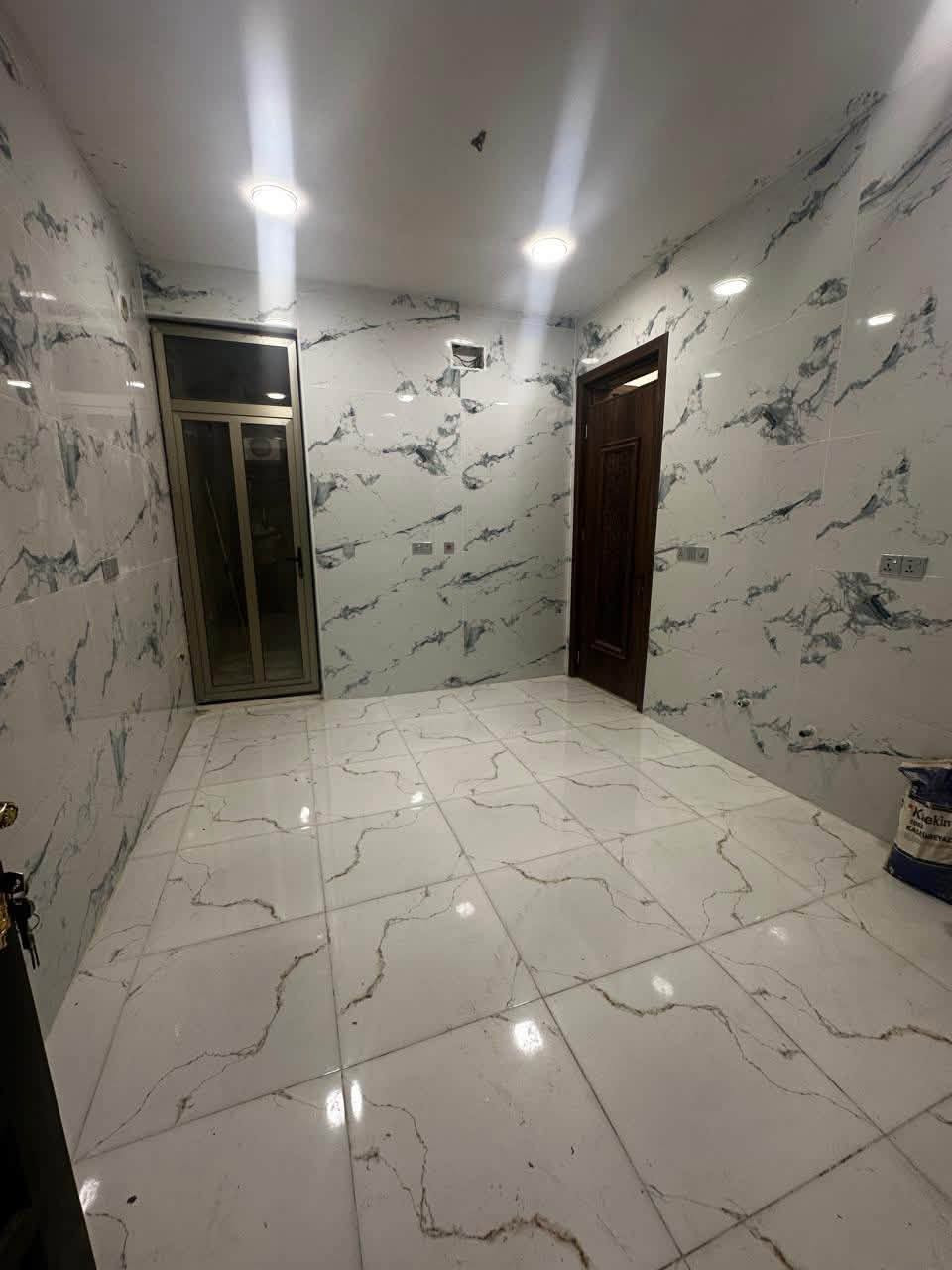 دار لإيجار مساحه 100متر(3)غرف نوم 🛌 +مطبخ+صالتين +خدمات) الدار زيرو مامسكون 📍الموقع بغداد الدوره البوعيثه مجمع شواطي دجله قرب حلويات الحمداني قريب على شارع العام 
الاستفسار  ***********
