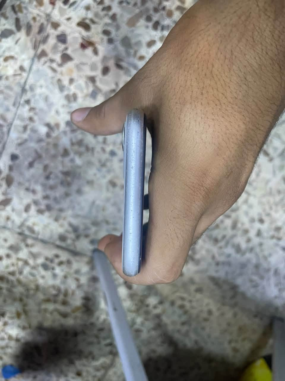 ايفون 11 عادي 

مستبدل شاشه وبطاريه تفصيخ لحد يحجي بكيفه ويكول مو تفصيخ 

بطاريه 100 

الشاشه بيها سواد من جوه من تخلي داكن ميبين 

التعلي والتنصي ومال الصامت واكفات 

فيس ايدي شغال 

كلشي شغال بجهاز 

سعر 150 قفل ربع دينار مانزل ولحد يراسل ويعامل احضره. 

*********** واتساب
