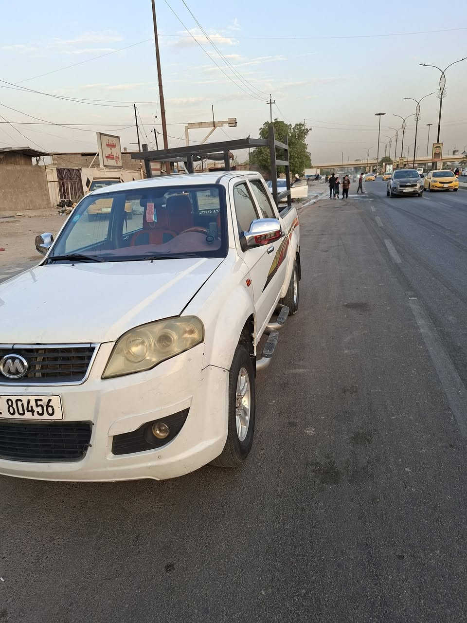 سلام عليكم بيكم سكاي للبيع سياره بسمي سياره خير من الله كير ومكينه كفولات لا ضربه ولا صبغ مكاني بغداد البلديات سعرهه ٥٠ وبيهه مجال ***********
