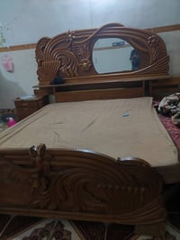 غرفة نوم • للبيع • أثاث خشبي