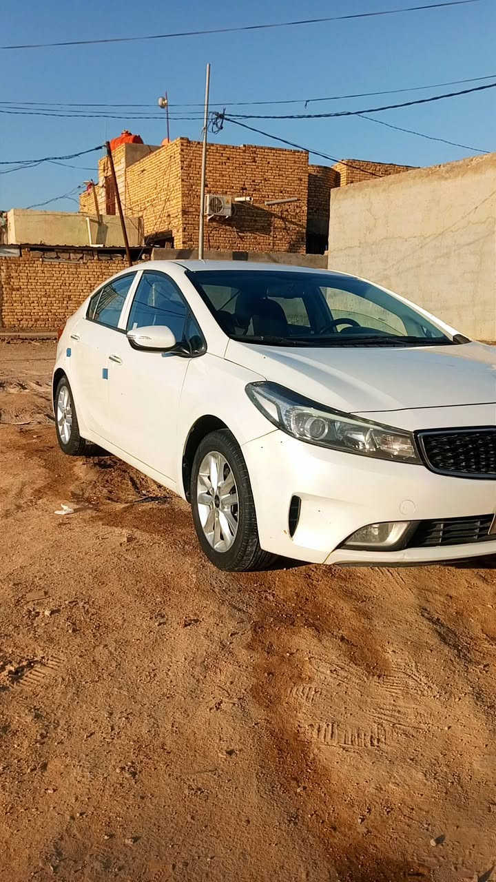السلام عليكم
كيا سيراتو خليجي
موديل 2018 
كفاله عامه 
ماشيه 200 الف 
رقم اربيل 
مكينه 1600 دوش 
حداديه 100% 
تبريد ثلج ❄❄
اشاير بل مري 
مري شفط 
لد نهاري 
تحكمات ستيرن جهتين 
3 انضمة قياده ايكو وعادي وسبورت 
ويل كب 
مكان السياره الديوانيه 
السعر 130 
الاستفسار اتصل عل رقم ***********
