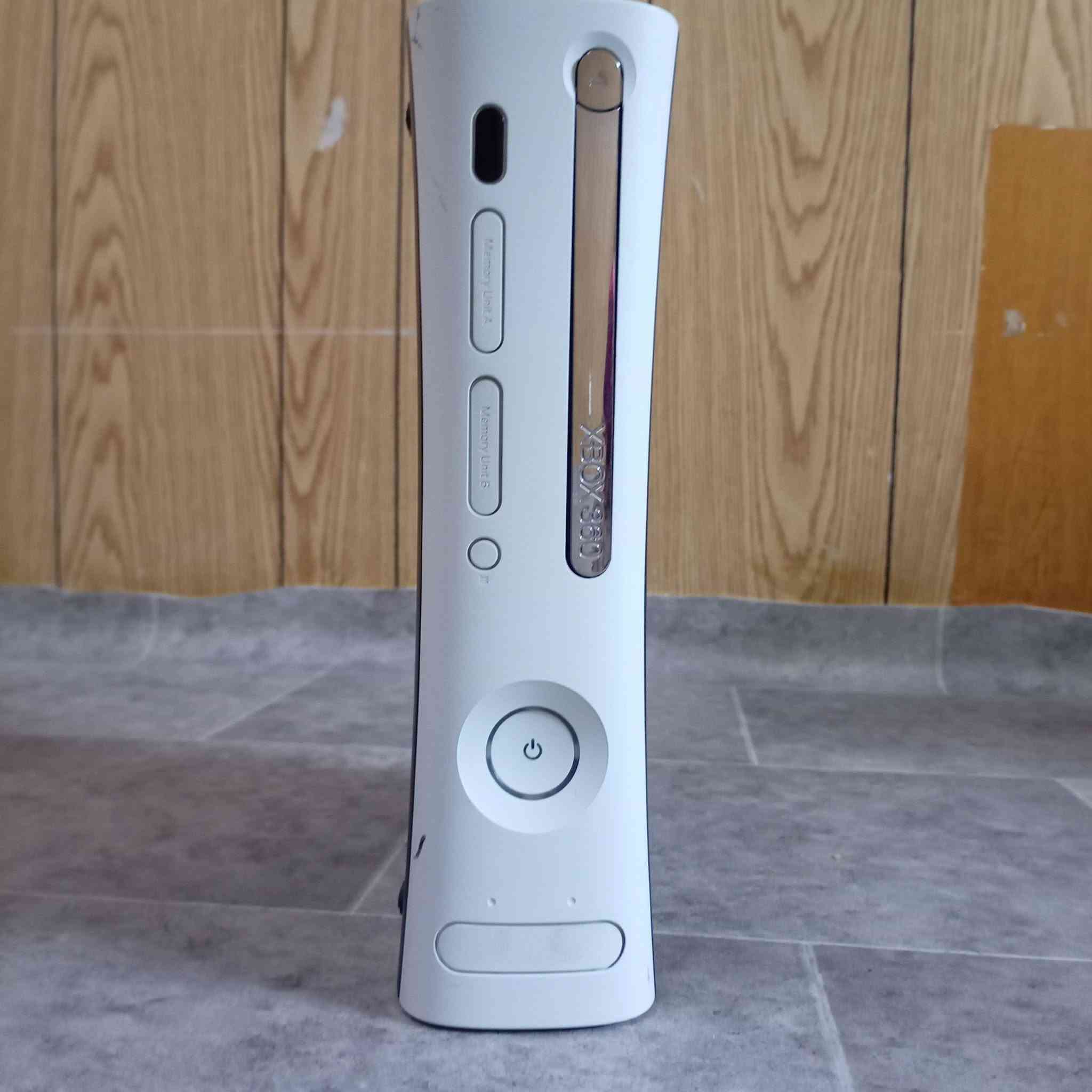 سلام عليكم هذا اكس بوكس 360 اروبي ما مستعمل عراقي مامفتوح الجهاز ابد وشرط ملحقات كامله ماعده اليدات بي 40 لعبه هارد 120 
الموقع موصل حي البعث  
التوصيل ***********
