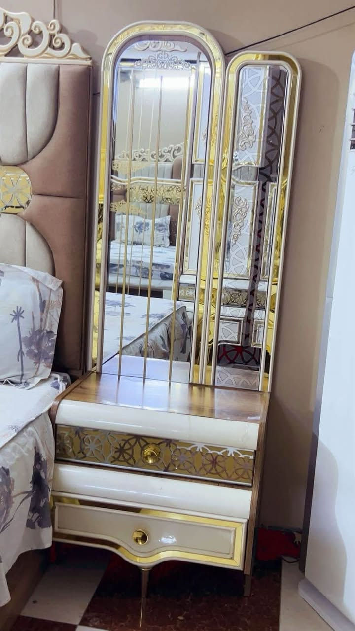 غرفه مستخدمه تركيه نضيفه للبيع ١٠ قطع مكانها بغداد البلديات للاستفسار ***********
