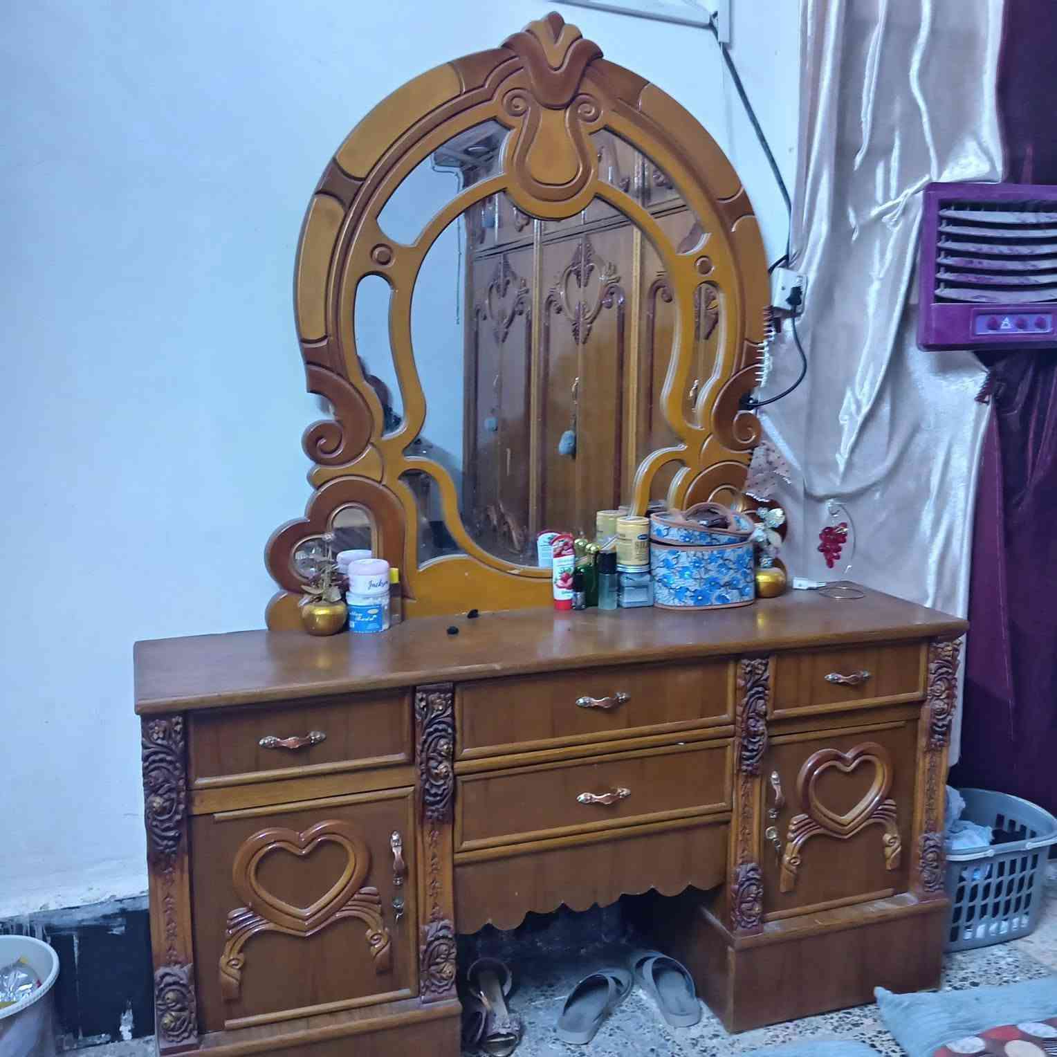 سلام عليكم غرفه خشاب للبيع السعر 900وبيهه مجال ***********
