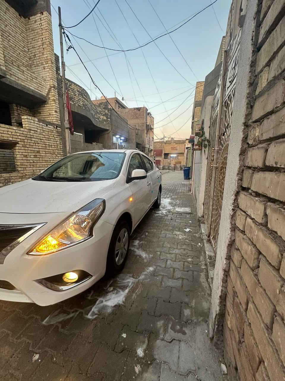 يالله
سني هندي 2018 أربيل باسمي 
سنوية جديدة 
كير مكينة حدادية باتري تبريد تخم تاير كله مكفول 
بيه تعمير جاملغ خلفي وبيه بارد 
مكانه بغداد جديدة 
السعر 90 وبيه مجال 
***********
