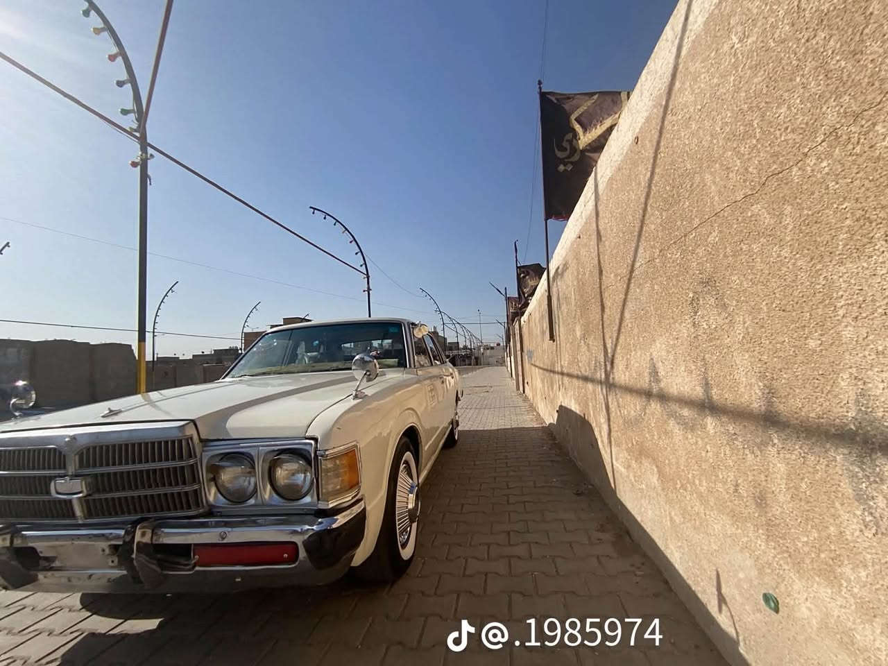 سلام عليكم كراون1979للبيع فقط بيع
مكينه جديده سته اسلندر 

كير جديد خمسه كير

سيارا احلا من صوره الله شاهد

سيارا نضيفه كهربايات كله شخاله تخم تاير جديد

غرفه نضيفه جيدا

رقم سيارا نينوى إنكليزي شرط تحويل باي مكان

سعر سيارة48وبيه مجال بيع مستعجل

لاستفسار***********

مكان سيارا بغداد

نص مكتوب في الصور:
- @.1985974
- @1985974