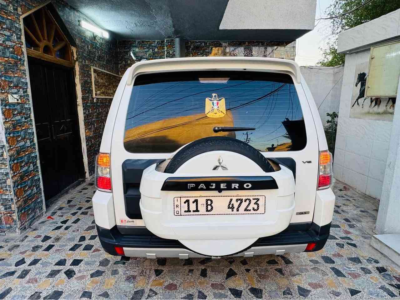 باجيرو موديل 2008 السعر 115
كفالة السيارة بدون صبغ بدون تبديل 
كير مكينة كفالة صدر تبريد 3قطع تخم تاير 
صدر حدادية تحكمات جهتين شاشة كامرة 
مري شفط جام كهربائي رقم بغداد انكليزي 
بسمي سنوية 31 مصفرة 
مكاني بغداد البلديات الأتصال على الرقم 
*********** بغداد, العراق
