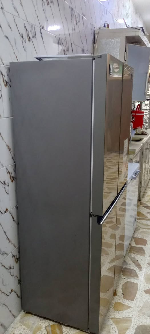 السلام عليكم ثلاجه الحافض اربع بواب سعر 300بيه مجال بيه خلال بل ماطور هوان الزعفرانية شارع بطل رقم ***********
