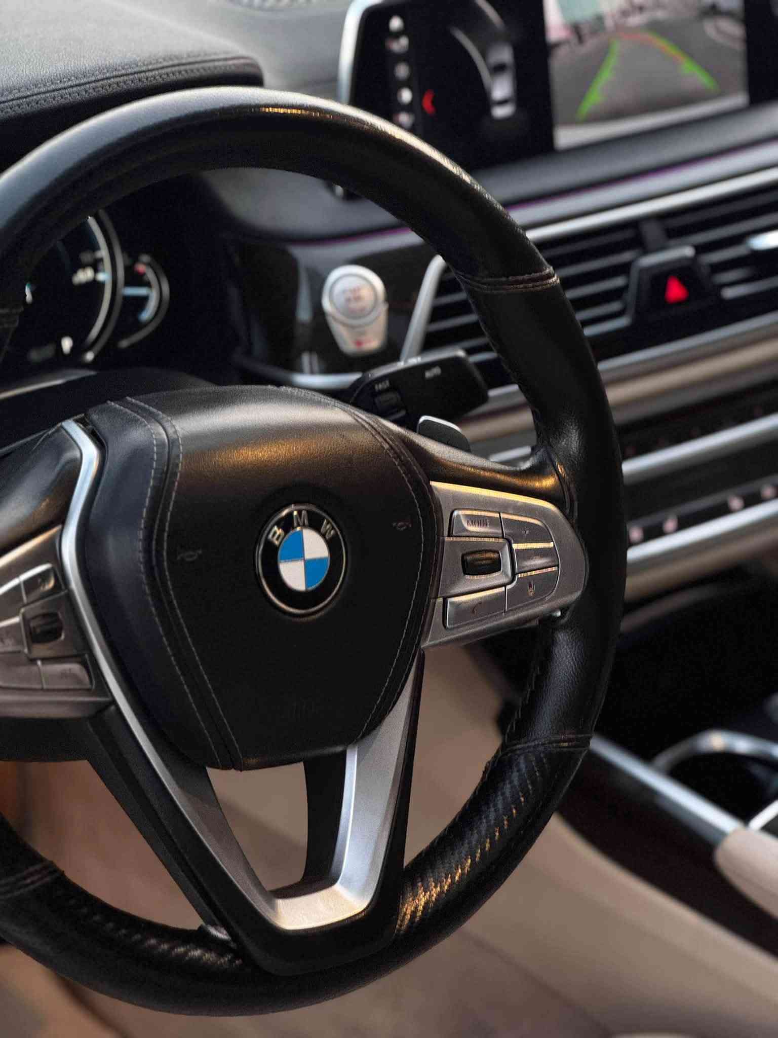 BMW 740i 2018 كلين سعر مناسب 
كلين و سعر جدا مناسب بي ام 740i موديل 2018
سيارة دعامي ل دعامي اب شرط بدون صبغ 
محرك 6 سلندر تيربو قبق محرك مفتوح !
گير مكفول 
گير محرك اب شرط فحص و سونار بدون عيب 
فول فول مواصفات معروفة 
ماشية 160 الف 
سعر جدا جدا جدا مناسب 248 ورقة بيه مجال قليل 
بيع مستعجل رجاء اذا مو شراي لا تنطي حجاية 
ملاحظة السيارة بيه 4 اسابع جاملغ امامي بارد PDR 
باقي كله مكفول 
مكان سيارة اربيل 
واتساب ***********
