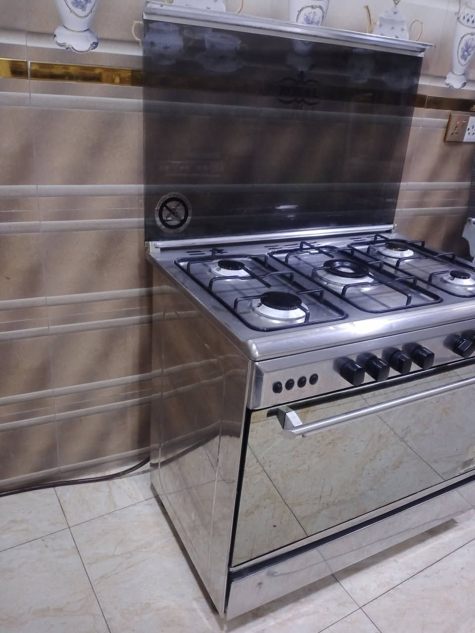 طباخ رويال شرط الشغل ع الفحص مكانه بصره زبير متوفر توصيل للاستفسار ع الرقم ***********
