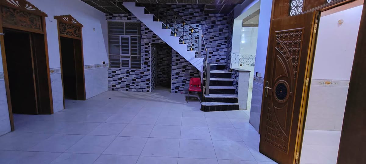 🏠 **متوفر بيت للإيجار**

📐 **المساحة: 200 متر**

 **الموقع: حي النداء – شارع المجمعات
 على شارع الـ60، يم **مجمع الكرار السكني**
 منطقة الـ52 ألف

✨ **مواصفات البيت:**
• غرفتين نوم
• صالة
• استقبال
• مطبخ
• صحيات داخلية
سعر الإيجار ٤٠٠ الف الشهر 
📞 **للاستفسار: ***********
📱 **واتساب: ***********
