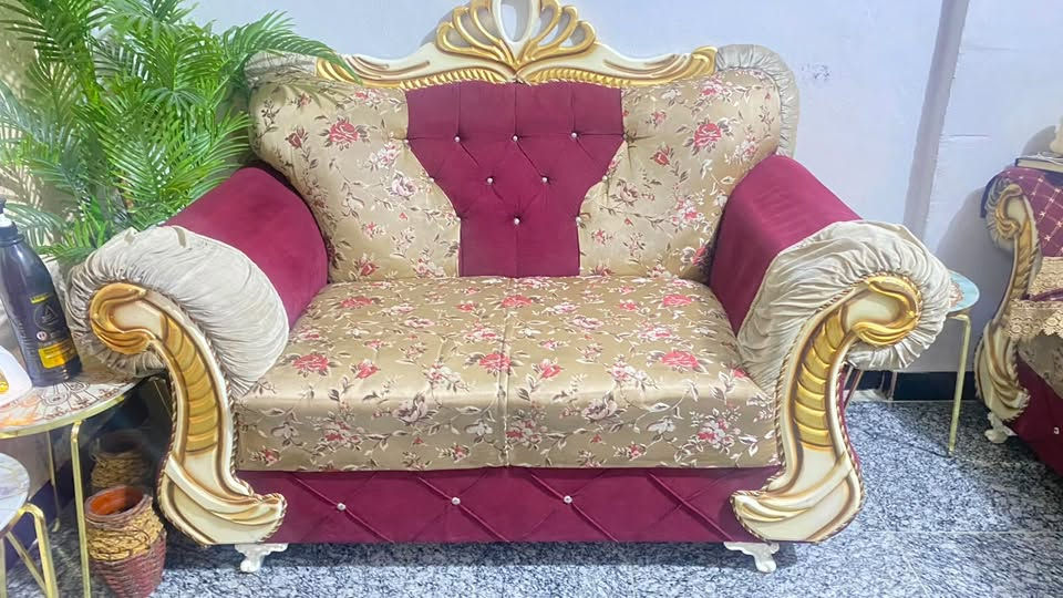 تخم 10مقاعد نظيف اي ضرر ما بي البيع بسبب الانتقال مع ميز بلازمه مجاني بسعر175
‭***********‬
