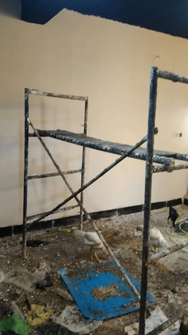 سندويج ٦قطع على ٣متر وثين ونص وقفص بناء للبيع ***********
