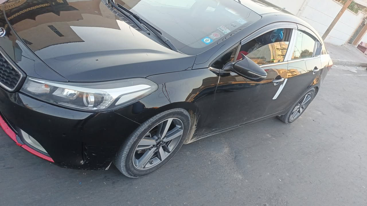 نكول يالله سياره فورتي رفم بغداد موديل 2017امريكي ضرر دعاميه اماميه وراس البنيد بدون دواخل السياره فول مواصفات سياره جديده مكفوله عده المذكور السعر 120ورقه وبيه مجال بصيط ***********
