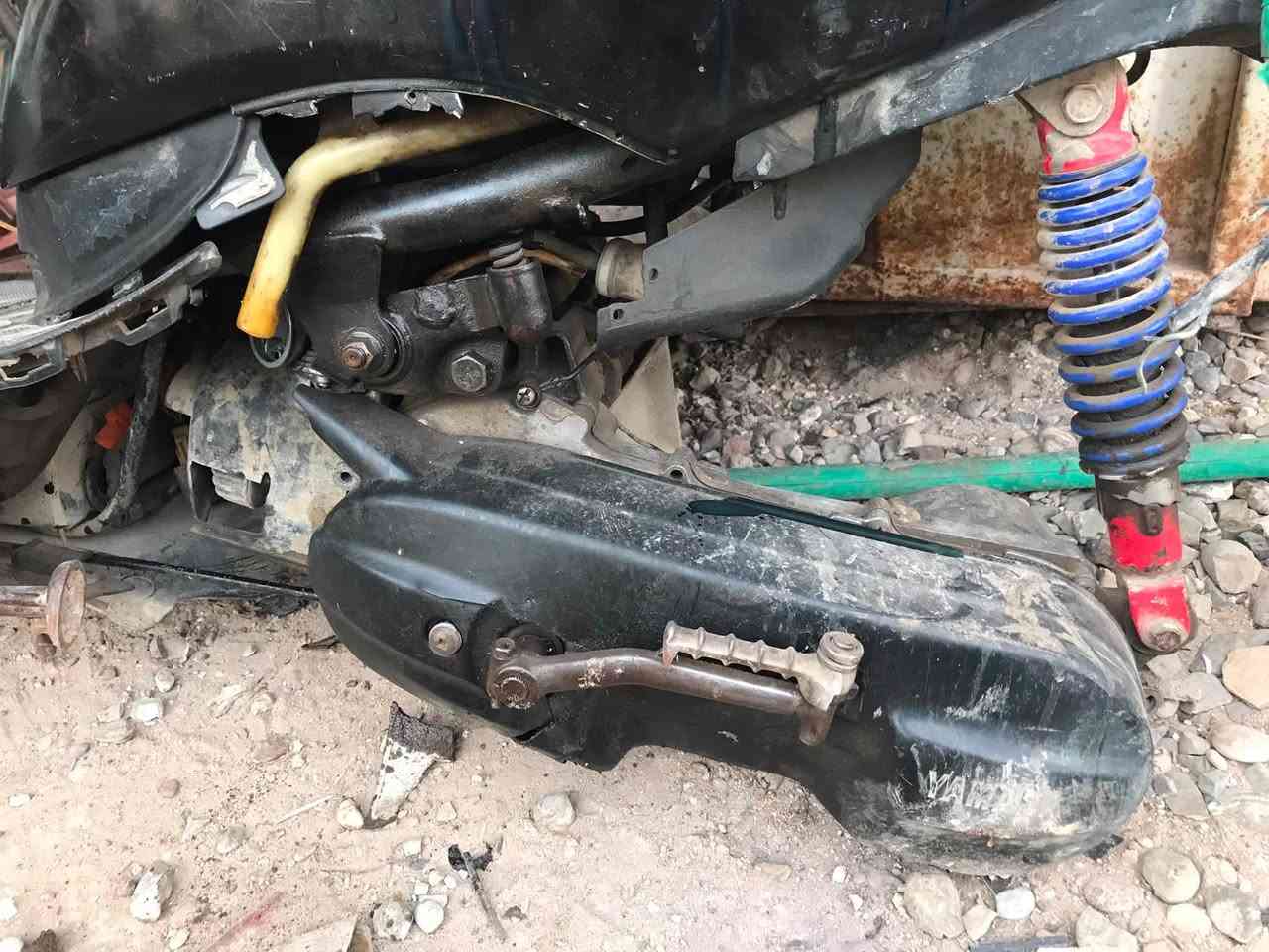 عصفوريه المكينه ما كايمه بس متروكه ابيع على هاذا الشكل الويل الخلفي موجود بدون تاير السعر 60 الف 

العنوان بغداد بوب الشام للاتصال ***********
