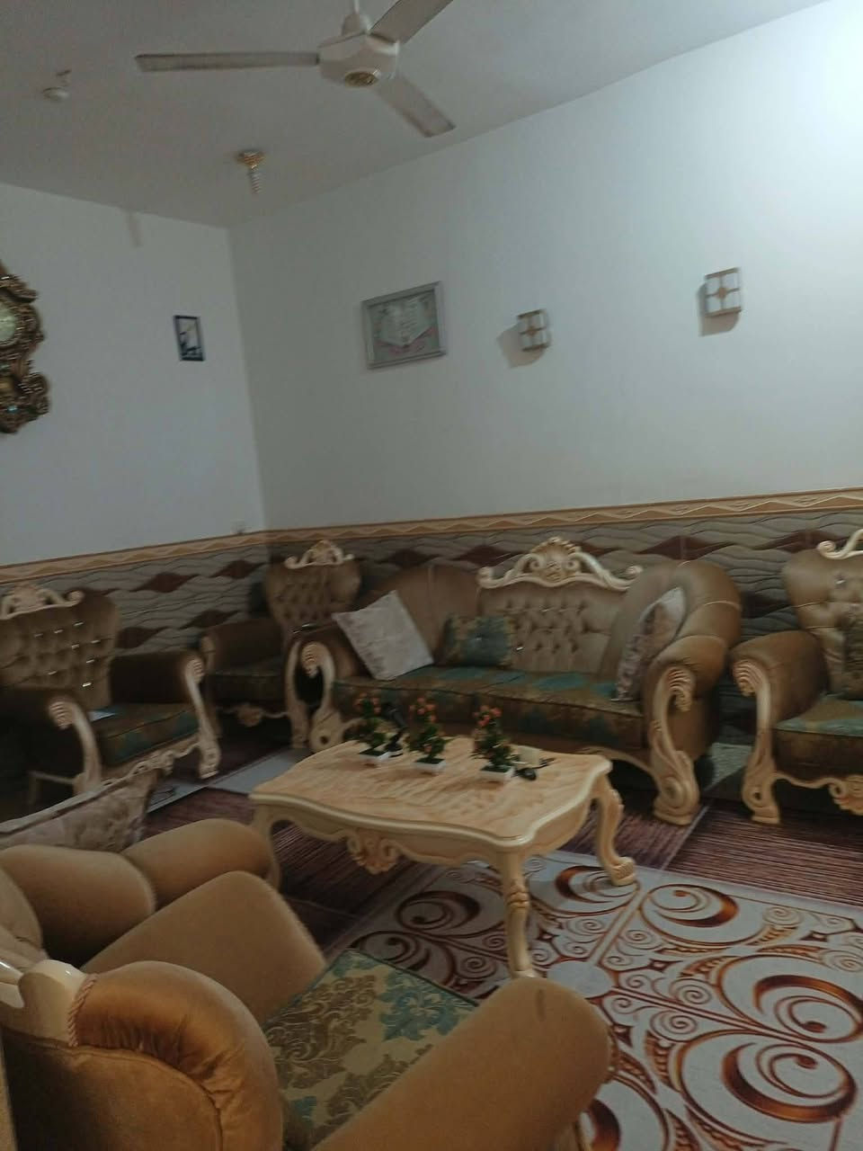 دار للبيع المساحه 200م الموقع حي المشتل مقابيل المدرسة الهيكل بيت جديد ونظيف شارع عريض موقع ممتاز سنه البناء 2021 السعر مناسب جداً للاستفسار التواصل مع صاحب الدار ‏‪***********
