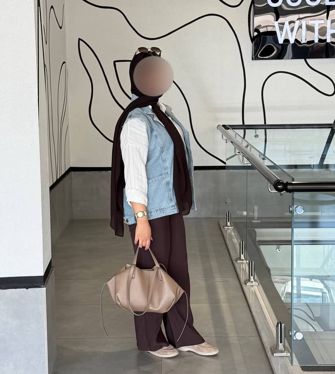 ⁨	شوفولي الجمال توفر ڤيست جينز متوفر بـ 6 الوان 🌚🫶🏻
قياس فري سايز يلبس 38-40-42-44-46
طول الڤيست 75 سم 
الكيلوت متوفر بـ 3 الوان 🤎🤍💙
طول الكيلوت 105 سم 
للطلب التواصل واتساب او دايركت ✅⁩
