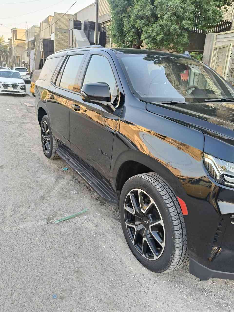 السلام عليكم تاهو للبيع موديل 22 ار اس تي سياره  جديد  سياره صور حادثه موجود بيها وهذا رقمي*********** عنوان بغداد
