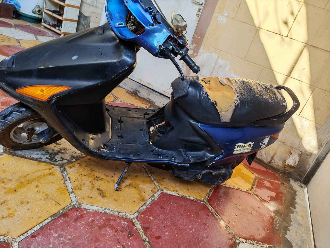 سلام عليكم دراجه للبيع حك روحه وجيه هندر واحد تشتغل
عنوان ديوانيه حي العسكري  سعر 175
 ***********
