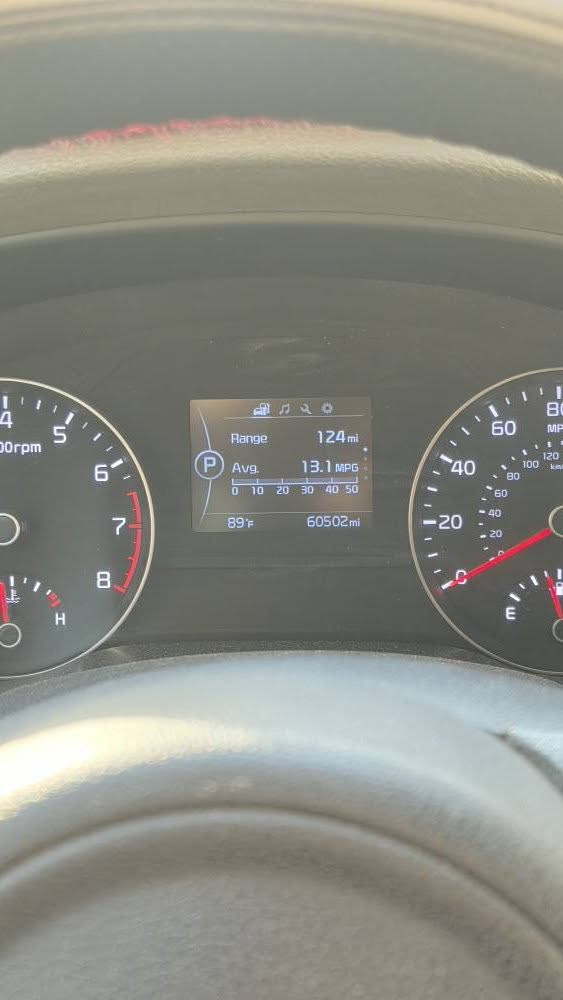 السلام عليكم كيا سبورتج للبيع 2019 lx ماشية 60 الف ميل ، وارد امريكي ، مكينة GDI 2400 cc ، بيها بنيد مبدل و دعامية و الباقي بيها رصعات بسيطة موضحة بالصور السيارة نظيفة، نص مواصفات ، غرفتها 100/100 ، سيارة مال جناي ، سعرها 160$ و بيها مجال للتفاوض 
للاتصال :*********** بغداد, العراق
