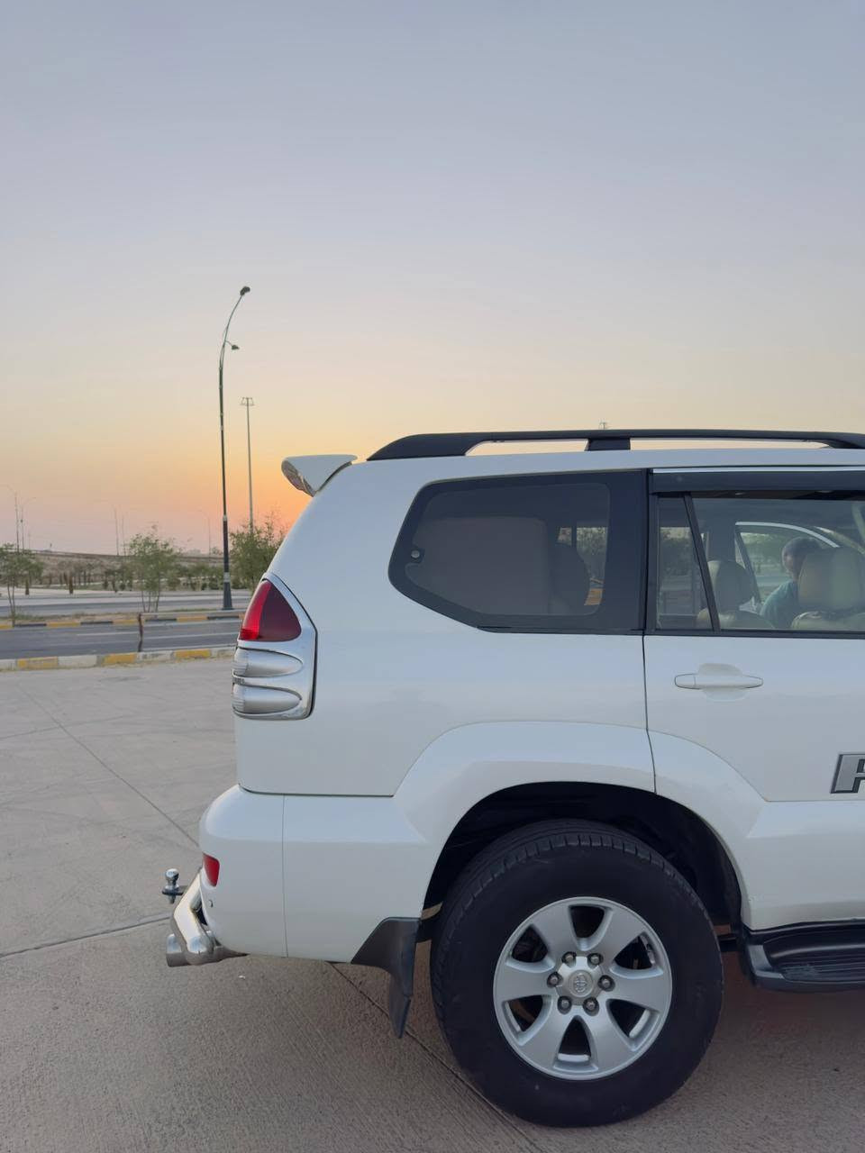 TOYOTA _ PRADO _ VX _ V6 _ 2008
سيارة تويوتا برادو للبيع موديل 2008  اعلى فئه VX  
     ///تفاصيل السيارة ///
وارد خليجي 
حجم المحرك / 6 سلندر /4000cc 
مكينه كير كله على وضع الشركه 
مقاعد جلد + كهرباء + تدفئه
 فتحه سقف (سلايد ) 
مري كهرباء + شفط+شفط مع قفل مركزي+قلاب مع R
حساسات خلفيه
تبريد خلفي منفصل
دفع رباعي لو كير
تشغيل عن بعد
ثلاث مقاعد(7 راكب)
جگات خلفية (جوب لس جديد)
جناح على باب الخلفي
شاشة وكامرة خلفية
تثبيت سرعة وتحكم ستيرن جهتين
السيارة مغلفة من الداخل بعزل حراري
السقف مغلف PPF ضمان 10 سنوات
عدة الشركة موجودة مع كتلوك السيارة
السيارة عليه منظومة غاز ايطالي وياه كارت صيانه(كرت الاصفر)
باتري والاطارات والفيت بمب جديدة(فتحة للفيت بمب موجود)
البونيد (صبغ و معجون) و جوه الجامات الجانبية وخشم جاملغات امامية صبغ اثر جلح كما موضح بل صور
رقم السيارة اربيل (لوحات+فحص+هزة) جديد
موقع السيارة في كركوك
السعر على الاتصال او مراسلة على واتس اب
رقم صاحب السيارة
***********
***********
