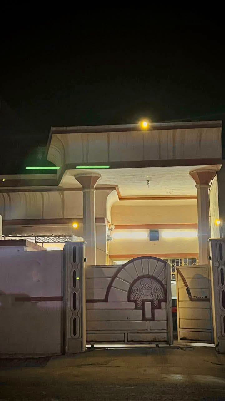 🌹دار طابو صرف للبيع طابق واحد بناء نظيف موقع كركوك حي الأسرى مقابل صيدلية الجواهر
المساحه 140 متر واجهه 7متر 
يحتوي على غرفة نوم واستقبال ومطبخ وهول وصحيات وكراج سيارة ودرج داخلي وبيتونه
موقع مميز جدا منطقة هادئة وراقيه 
السعر 125 مع المجال ***********☎️
