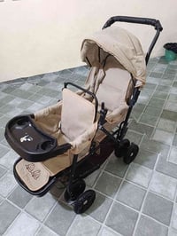 عربة أطفال • تحمل نفرين