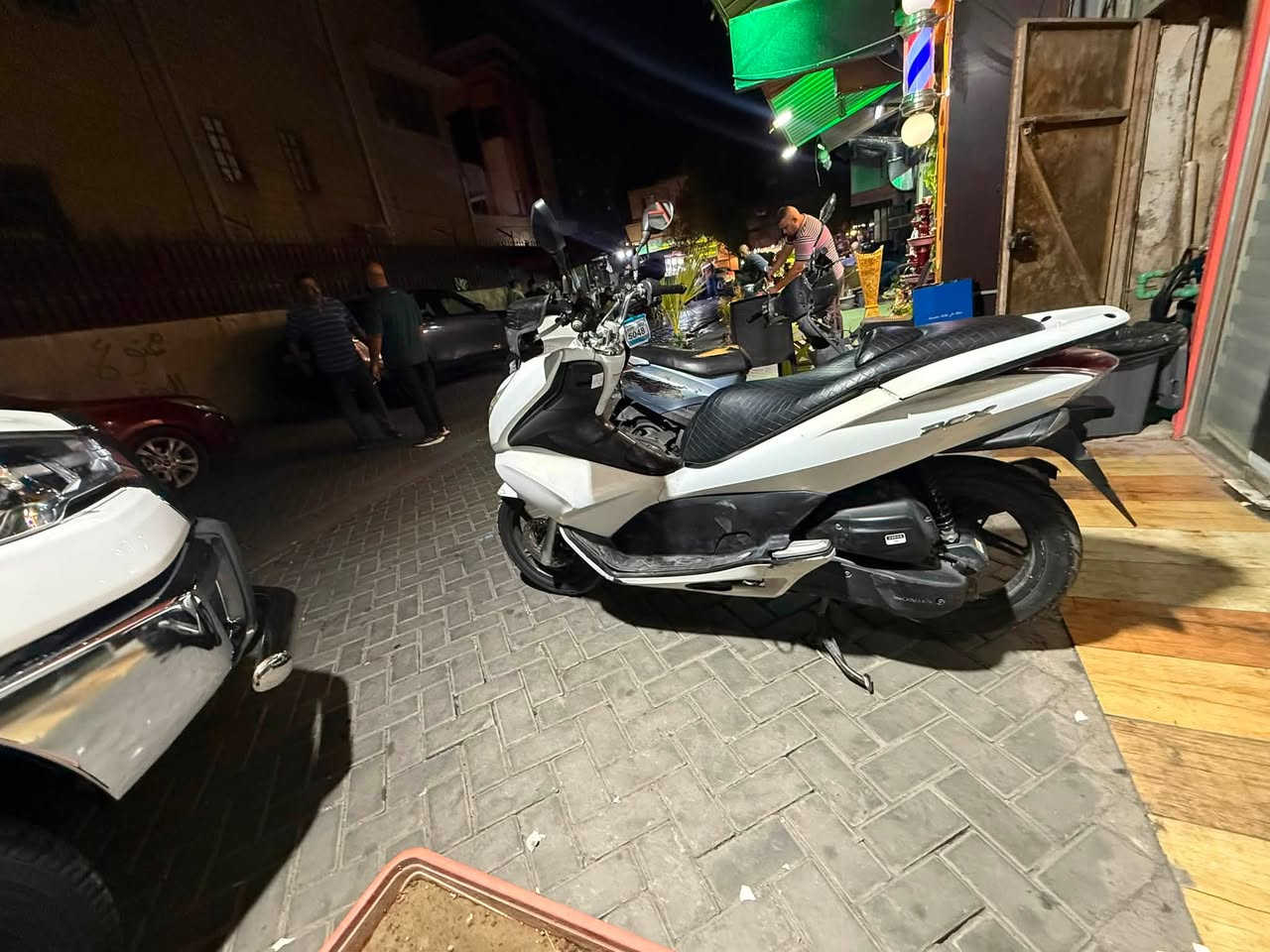 سلام عليكم
(pcx)اصدار اول للبيع
ياباني مثل مموضح Jf
للبيع مكينه كفاله عامه وداراجه مكفوله من كلشي 
العنوان الاعضميه
شارع الكسره 
السعر مليونين وبيها مجال حكك جيه
الرقم للتواصل
***********
