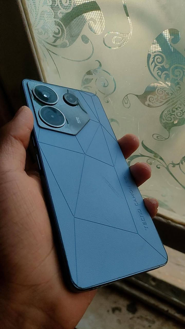 السلام عليكم 
متوفر موبايل Tecno Camon 20 pro 5G 
لون ازرق ذاكره 256 جيجا وعشوائية 8 + 8
جهاز كلش نضيف ومكفول مامبدل شي
شاشه 120 هرتز و90 فريم بالببحي 
بطاريه 5000 وشحن سريع وبصمه بشاشه 
فقط هذا فطر كلش خفيف بطرف شاشه مابين اصلا 
سعر 165 الف وبي مجال بسيط الشرايه 
مكاني بصره ابي خصيب رقمي ***********
ومتوفر توصيل شباب
