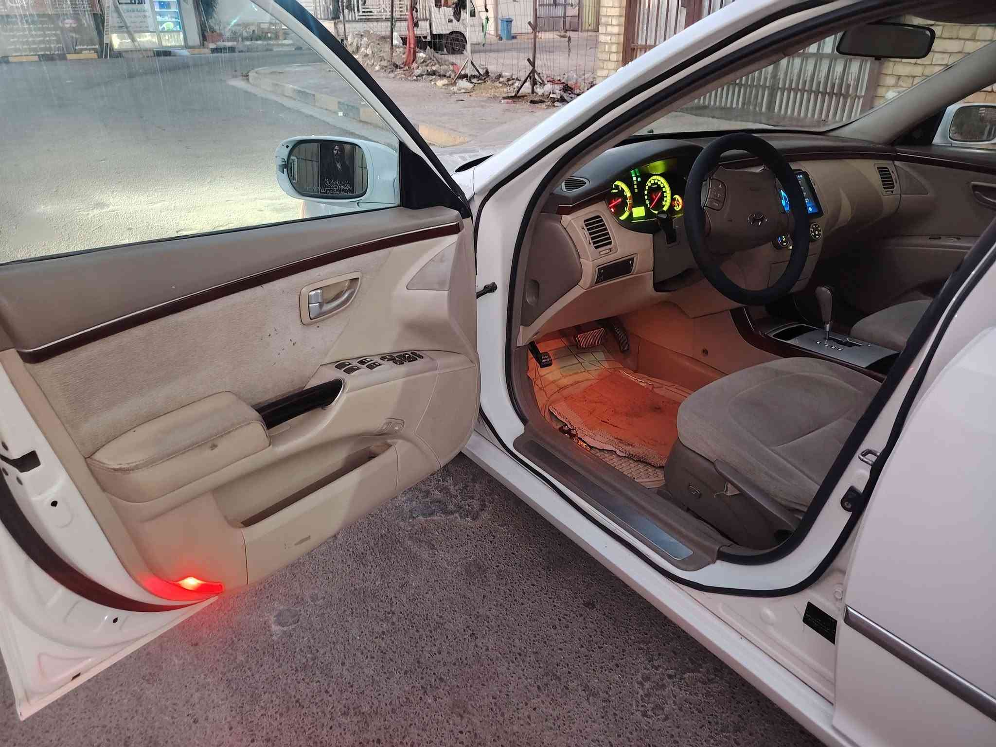 السلام علیکم هوندای ازیره مودیل 2008 سياره خليجي 
 مواصفات مري شفط شایر بل مري تحکمات ستیرن جهتین 
فتحت سقف 
کشنات مخمل  دمام  خلفي بلاتوث تاب جدید رقم بغداد الدولي الجديد بسمی هزه وسنویه جدیده کیر 5نمر محرك 6 سلندر 3300 مكفولات تخم تایر جدید صدر امامی خلفي جديد السعر 93وبيها مجال رقمي الهاتف *********** الشراي نتصل ويدلل
