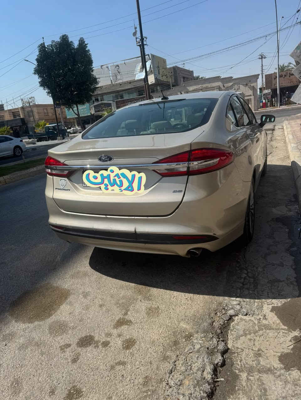 فورد فيوجن للبيع
2017
مكينة 2500cc
گير ماوس 
هاند بريك بصمة
مانع انزلاق
تبريد ثلاجة ومعروفه هيه
شاشة وسطية 
داخل السيارة جديد شركة
صدر اشتغلته كامل جديد
تخم تاير
بجم وويالة تيتانيوم 
رقم بغداد الجديد وهزة كذالك
الضرر جاملغ كلير فقط 
سعرها ١١٣$
مكان السيارة الانبار فلوجة
للتواصل ***********

نص مكتوب في الصور:
- الاننين