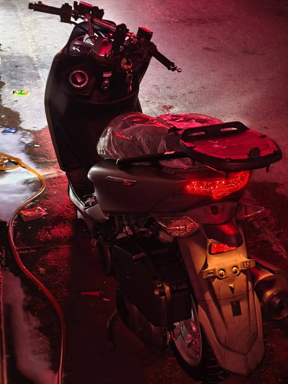 سلام عليكم للبيع دراجة 🏍️ ماجسته اس درجة موديل 2018رمبه على وضع شركة كلش نضيفه مثل ما وضح كدامكم كهربايت شغاله. تخم تاير جديد  دراجه. مصار شهرين من نزلت من ربمه     كامله من  من لايت اشير وحساس استاند دراجة بيه منافذ مال شحن و جداحه + جيبي اس مراقبه بلادي كل نقص ما بيه 
(ملاحظه 🛑) شراي فقط يتصل رجاءءءء 
رقم الهاتف 📞( ***********)
