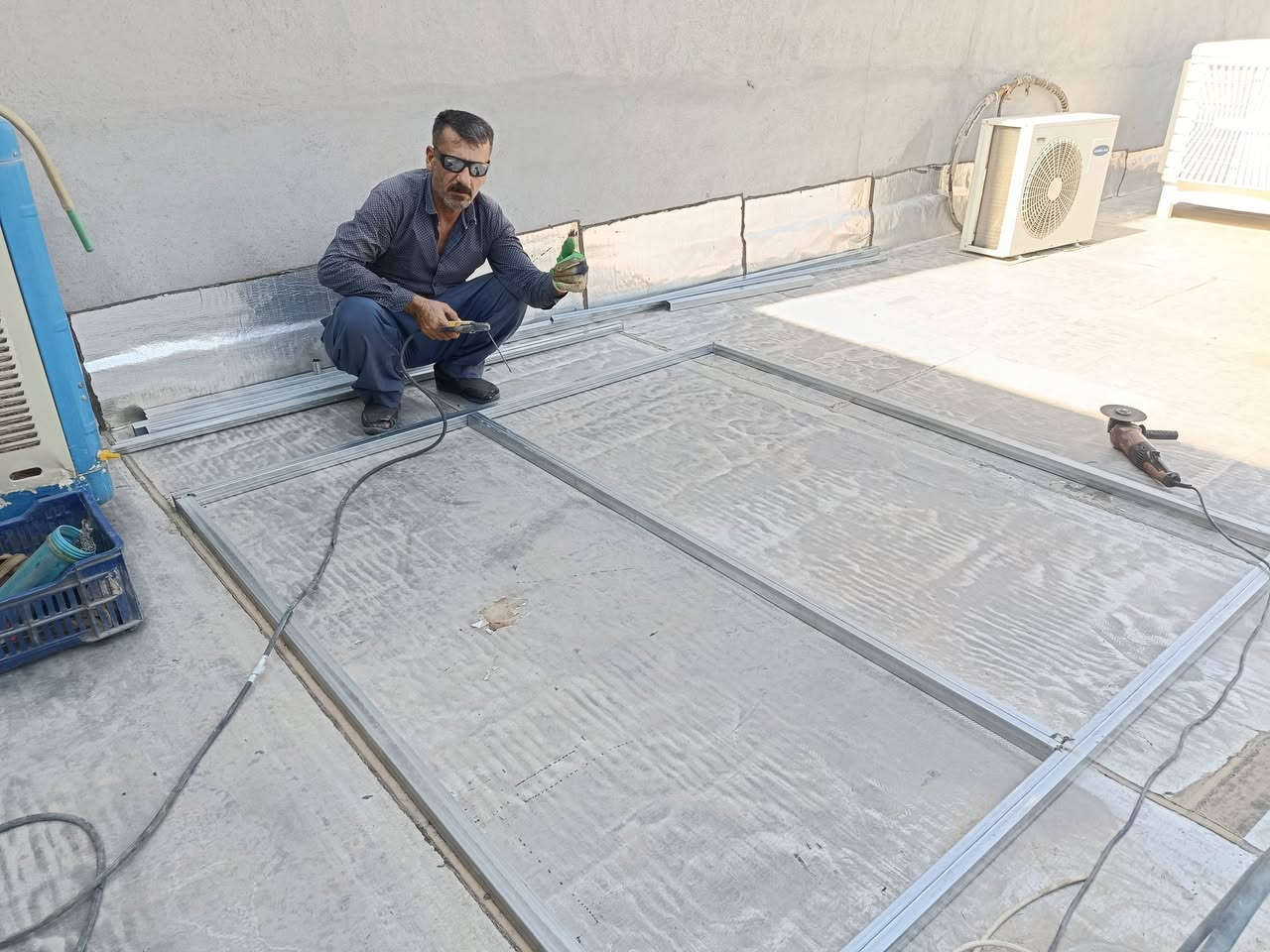 الحمد للە 
بەبیی مەجاڵ وەینەی کاڕەکانمان بەلاودەکەین سود وەربگرن لێم مان 🫡 
ناێژم ێەکمین بەڵام جێوازین لەهەمۆ ئێشوکارکانم . الحمد للە.***********
#kalar

نص مكتوب في الصور:
- ***********