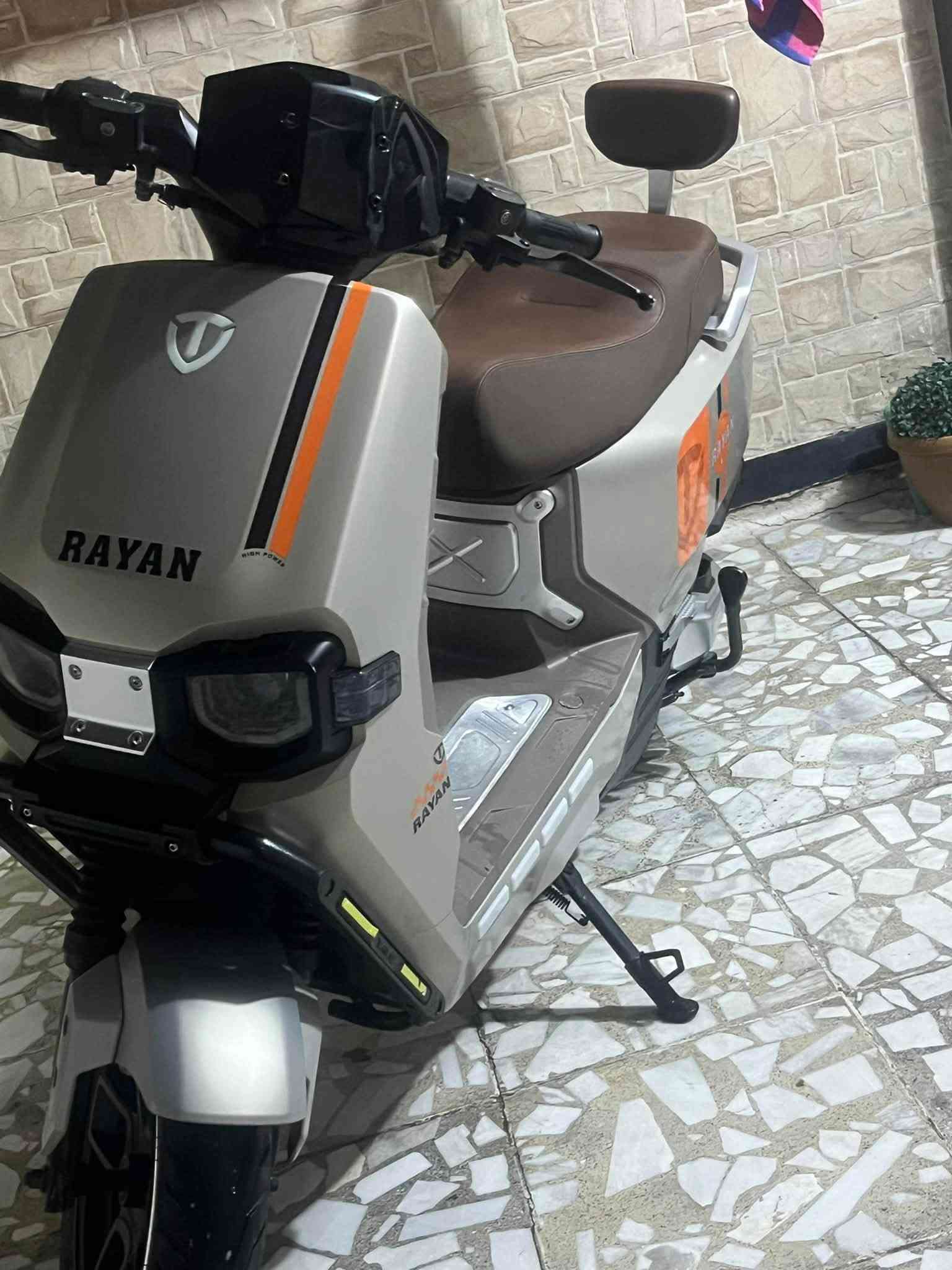 سلام عليكم دراجه ريان وحش الكون vip القهوائي دراجهً خير من الله مواصفات الدراجه
بطاريات 6مسطره 72v

ملف 2000w

لايت عالي وناصي ورماش

أساير يمنه ويسره ورباعي 

سرعه الدراجه 80 حقيقي

نضام البارك 

مثبت سرعه 

بريك امامي خلفي هايدرولك 

نضام ARS

نضام التشغيل بصمه 

ضرر الدراجه فقط الزرف الي موضح بل صوره 

وبيه بصمه واحده 

  المكان الغدير مقابل شقق زيونه 

السعر ١١٠٠ وبيه مجال حك الجيه 

رقم الهاتف ***********

