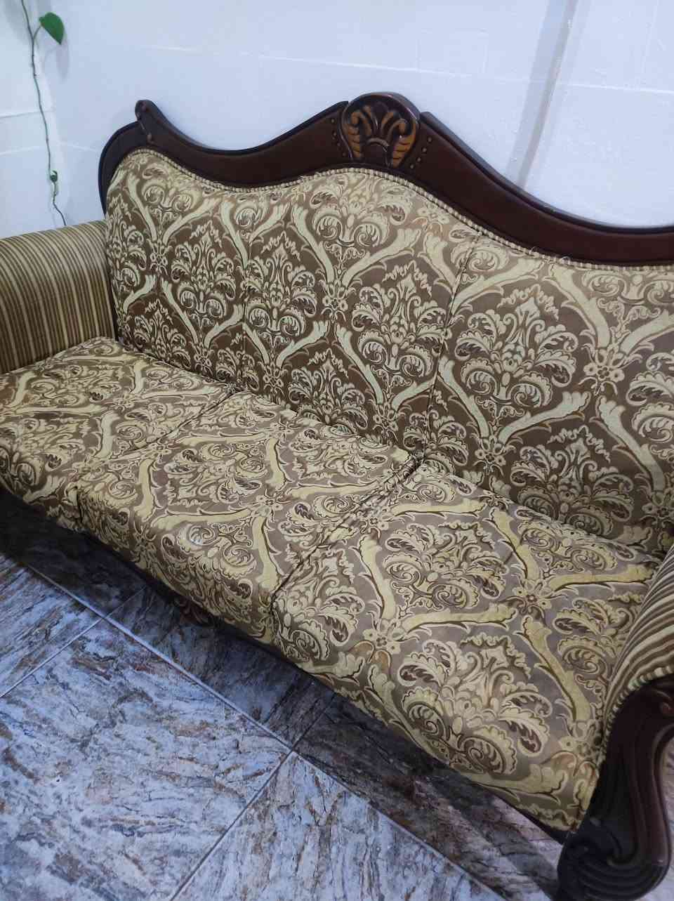 قنفات حيل نظيفات 2كبار 2اصغار السعر 130حي العسكري شركه طارق للتواصل***********
