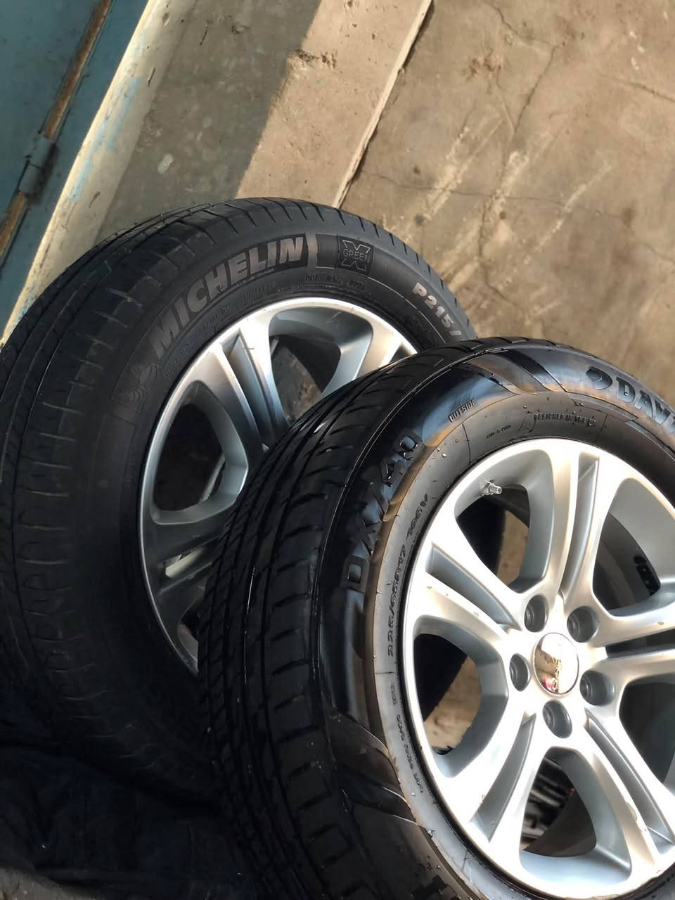 سلام عليكم 
ويل جارجر + تاير + حساس تاير  
العدد( 2) النضافه ٩٠٪؜ 
للبيع السعر 200 الف وبيهن مجال حك الجيه 
[ *********** ]
