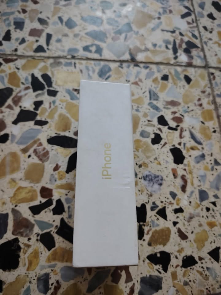 سلام عليكم كارتونه11عادي اصليه ذاكره 128وياه كيبل مال 11اصلي سعر20مكان بغداد مدينه صدر  الستفسار بس واتساب***********
